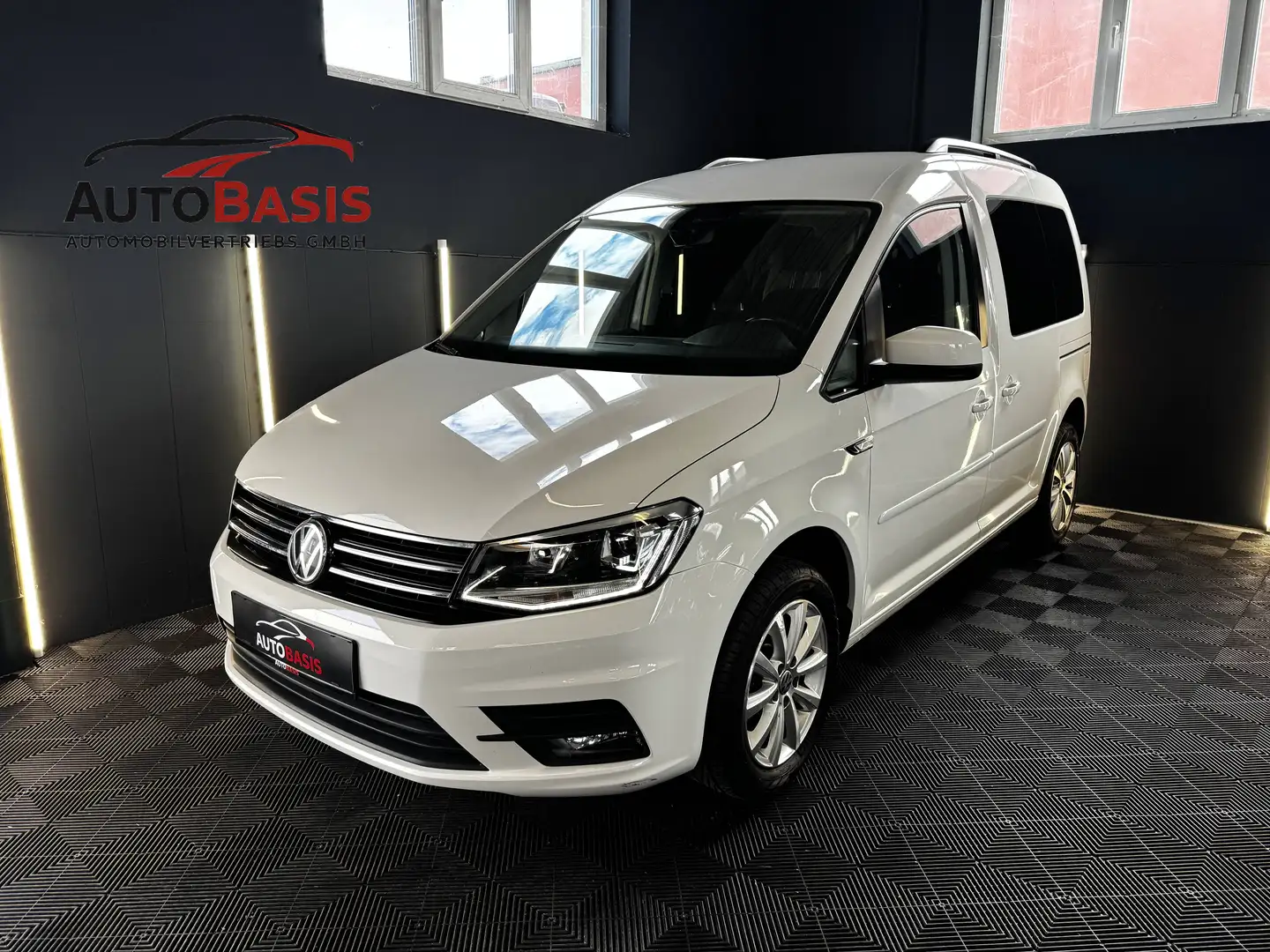 Volkswagen Caddy Comfortline 2.0 TDI Bi-Xenon/AHK/Navi/Kamera/PDC/ACC Weiß - 1