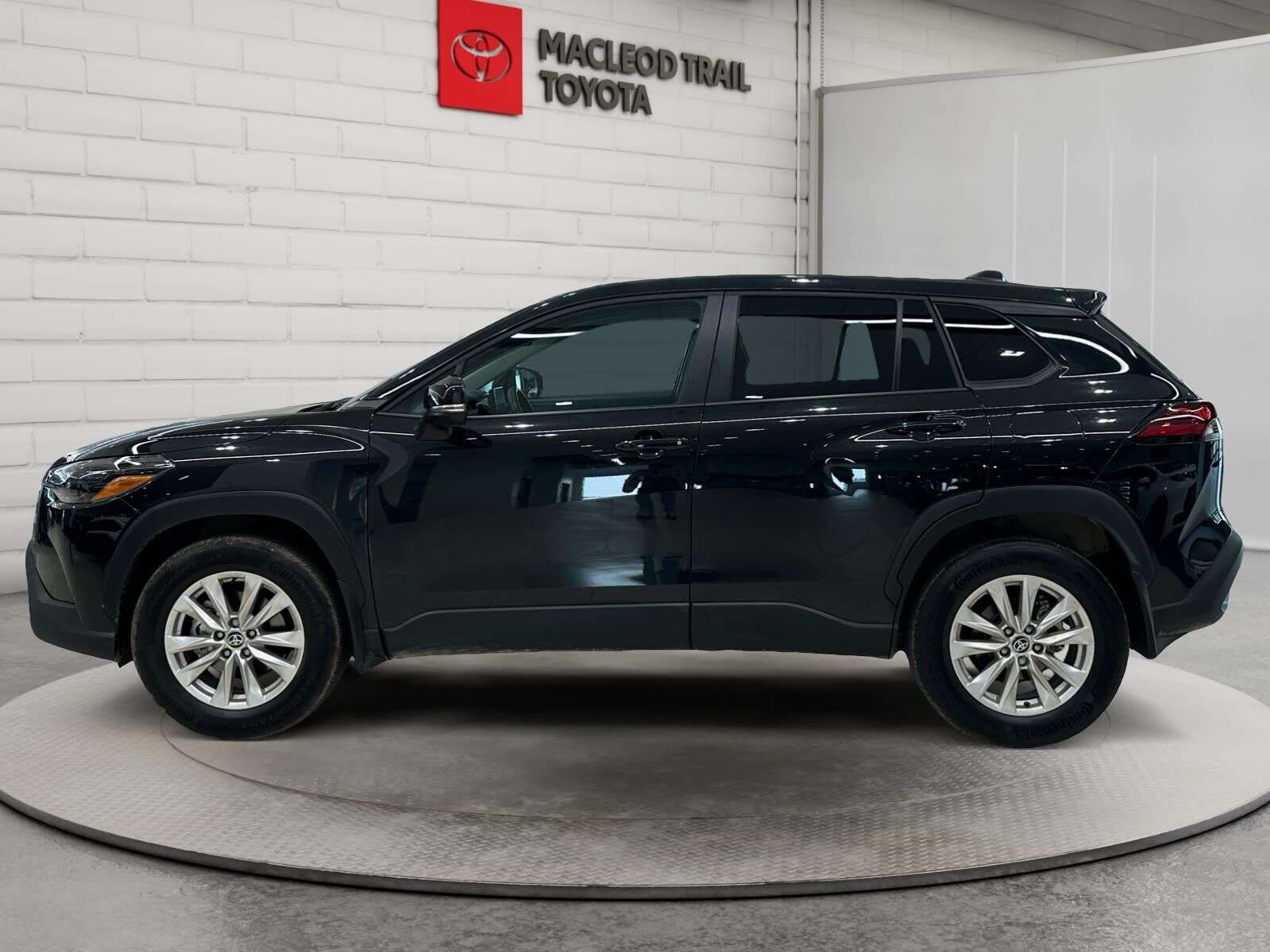 2026 Toyota Corolla Cross LE AWD | Heated Seats | Back-Up Camera | No Accide — снимка 1