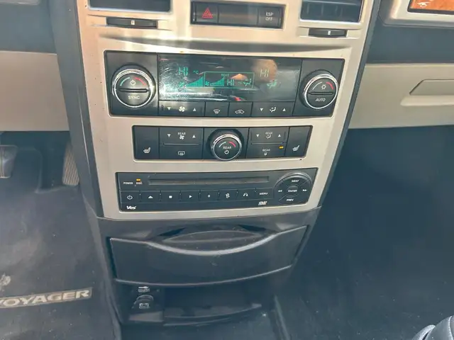 Chrysler Grand Voyager view 8