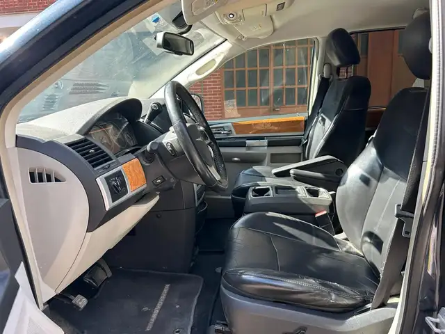 Chrysler Grand Voyager view 4