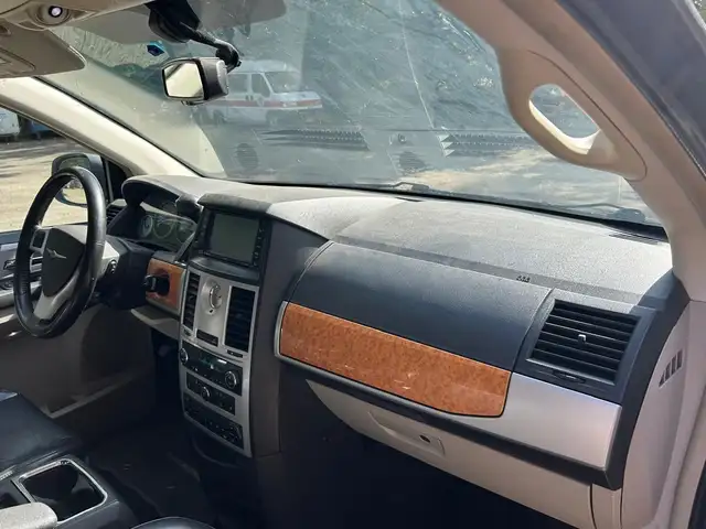 Chrysler Grand Voyager view 5