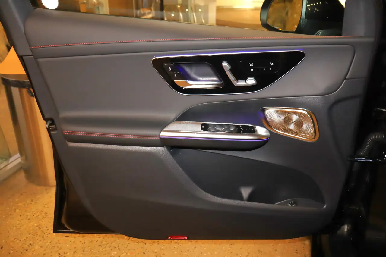 Mercedes-Benz GLC снимка Mercedes-Benz GLC