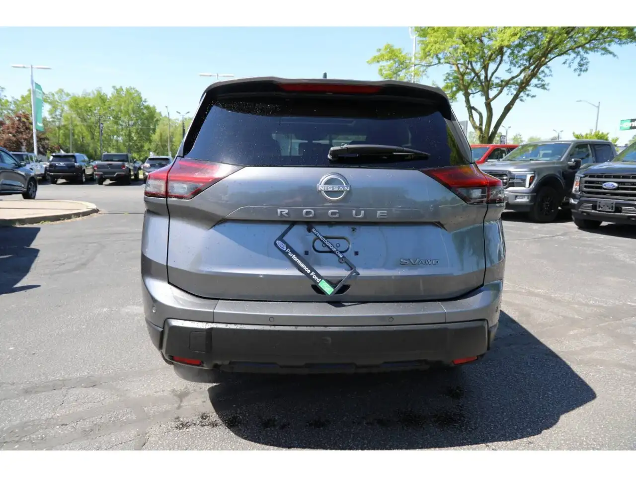 Nissan Rogue снимка Nissan Rogue