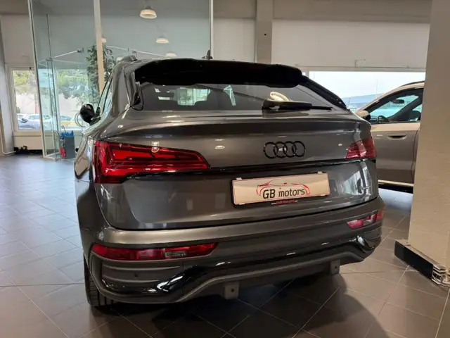 Audi Q5 view 7