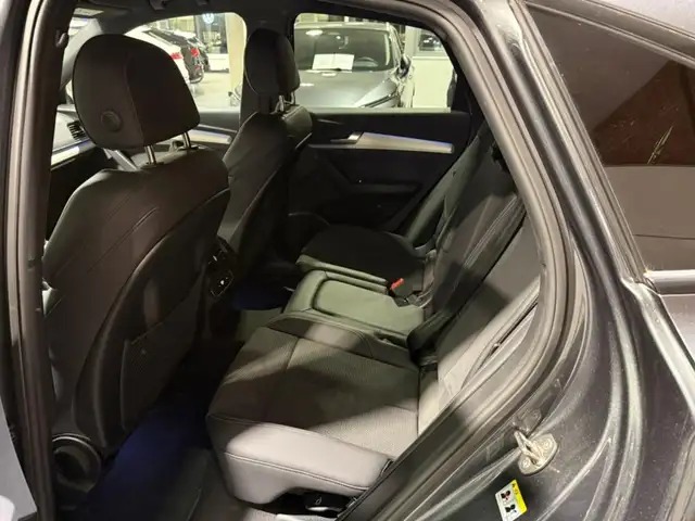 Audi Q5 view 13