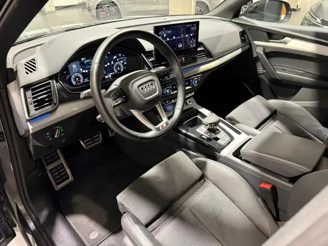 Audi Q5 view 10