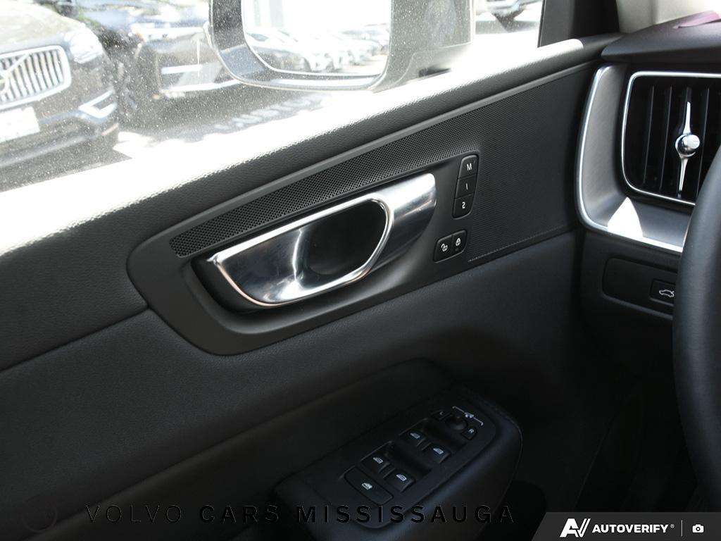 2024 Volvo XC60 Core Dark Theme thumb 23