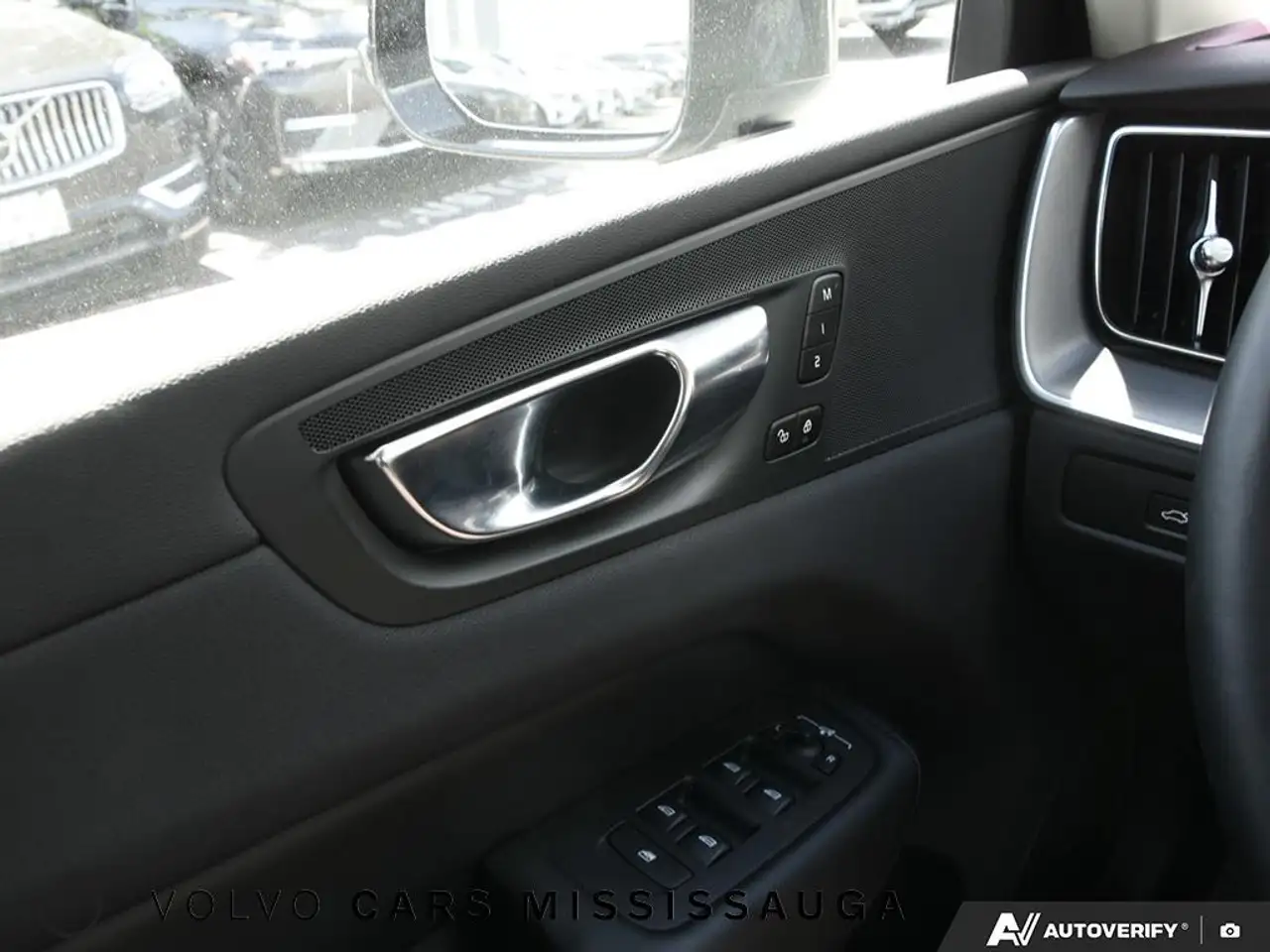 Volvo XC60 снимка Volvo XC60