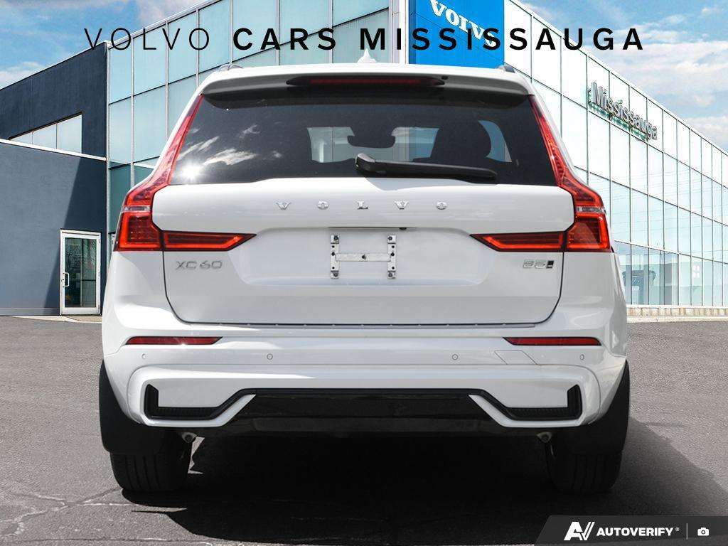 2024 Volvo XC60 Core Dark Theme alt 5