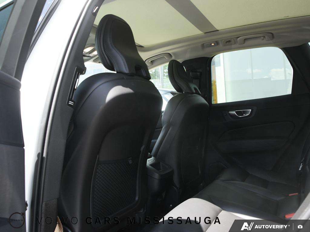 2024 Volvo XC60 Core Dark Theme thumb 26
