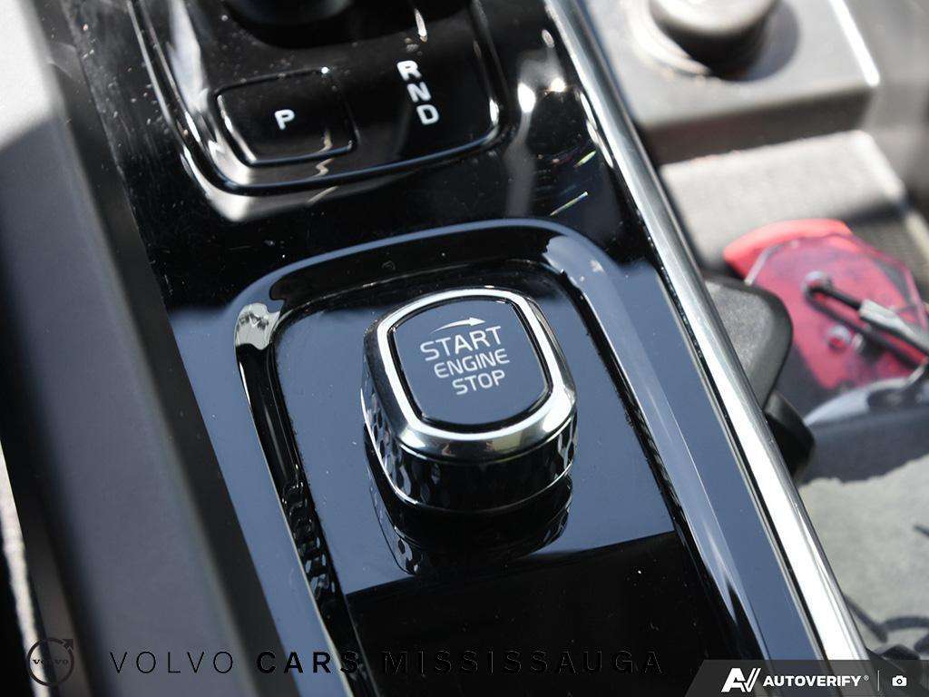 2024 Volvo XC60 Core Dark Theme thumb 22