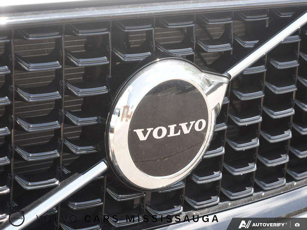 2024 Volvo XC60 Core Dark Theme thumb 9