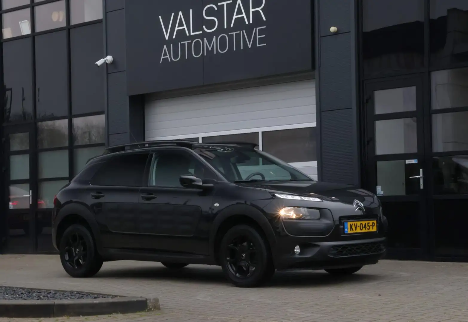 Citroen C4 Cactus 1.2 PureTech Business Black Edition | Automaat | E Zwart - 1