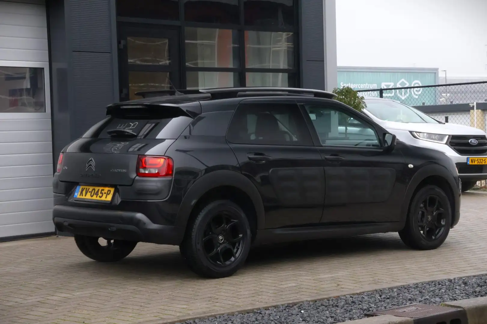Citroen C4 Cactus 1.2 PureTech Business Black Edition | Automaat | E Zwart - 2