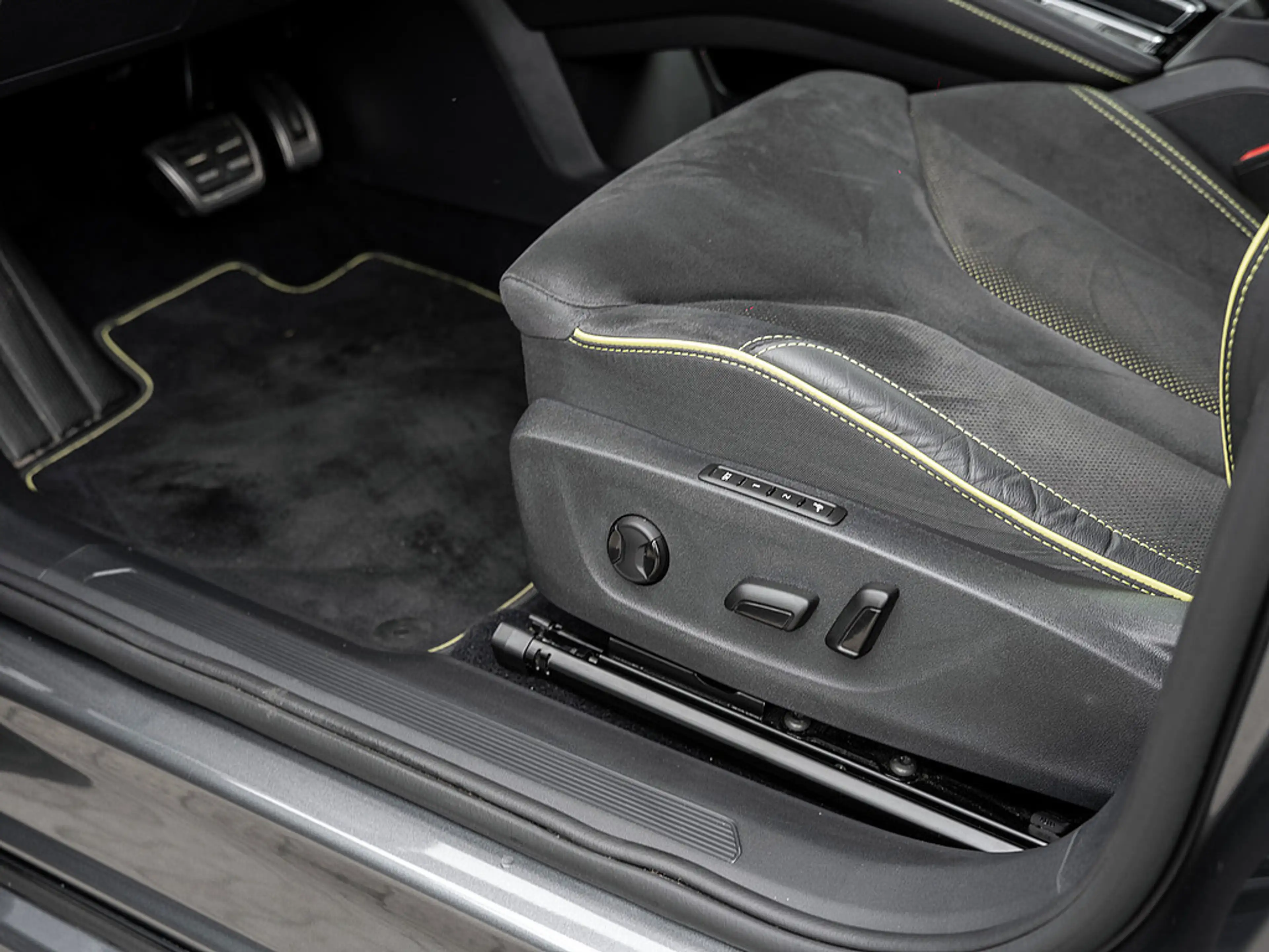 Skoda Enyaq Coupé RS Lounge AHK 360 PANO KAM MATRIX — photo 15