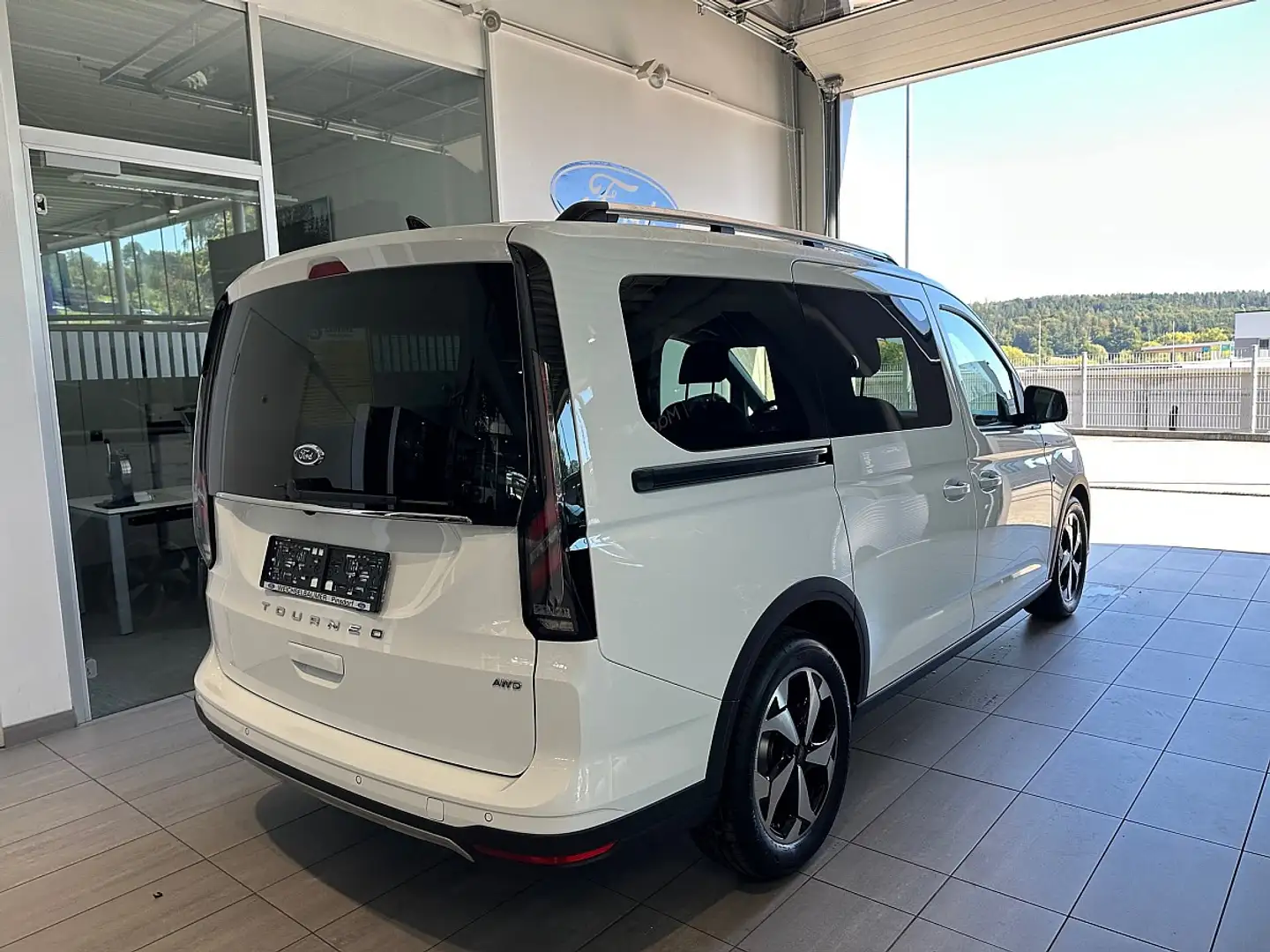 Ford Grand Tourneo Connect 2,0 EcoBlue L2 AWD Active Blanc - 2