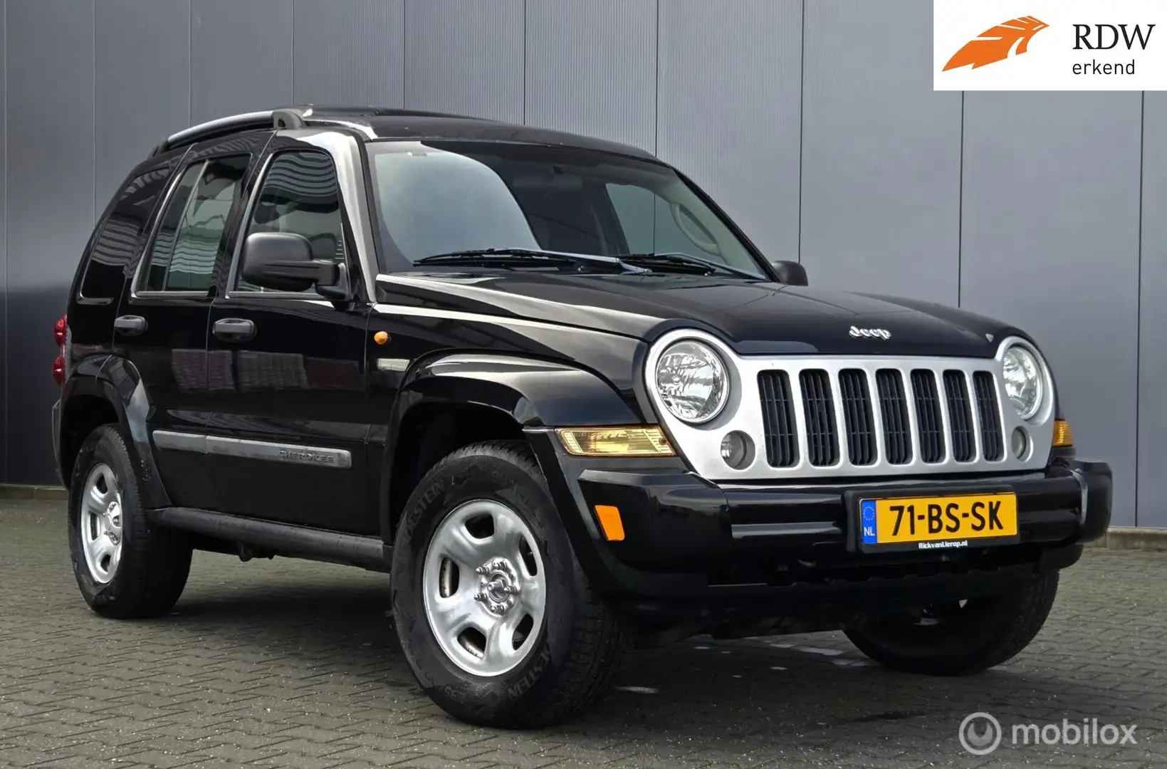 Jeep Cherokee 2.8D Sport 4x4 Cruise Airco NAP grijs Kenteken Zwart - 1