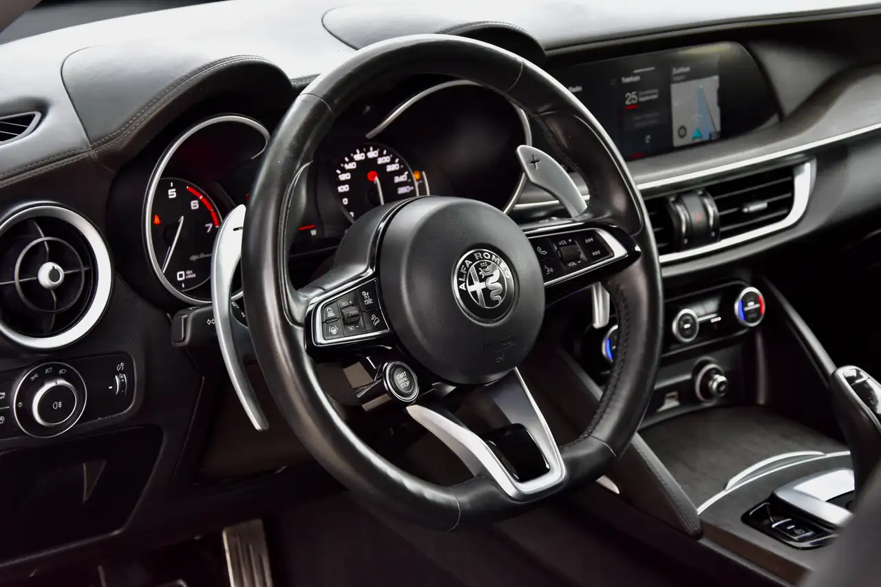 Alfa Romeo Stelvio 2022 — фото 12