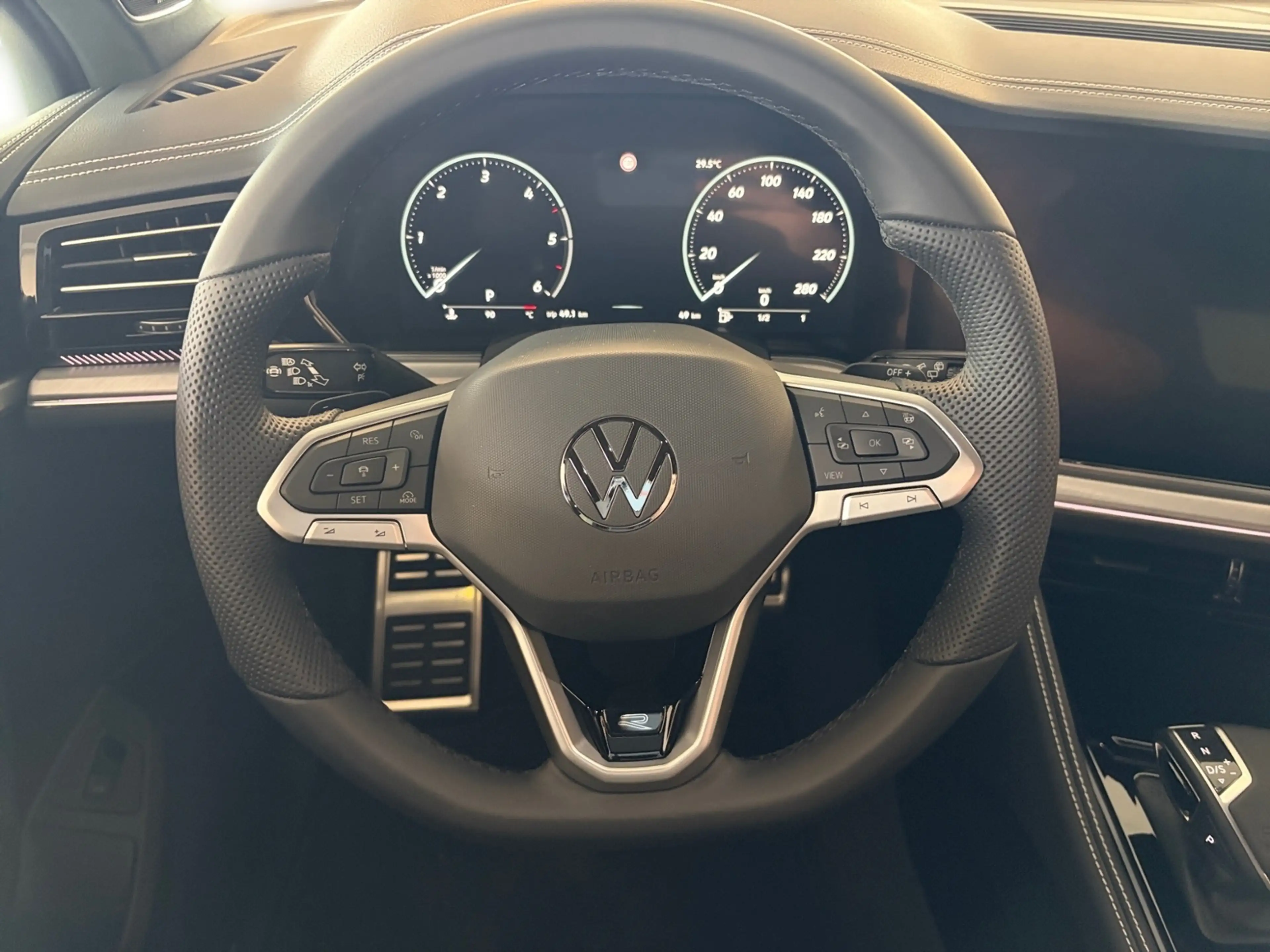 Volkswagen Touareg R-Line 3,0 TDI Final Edition — photo 15