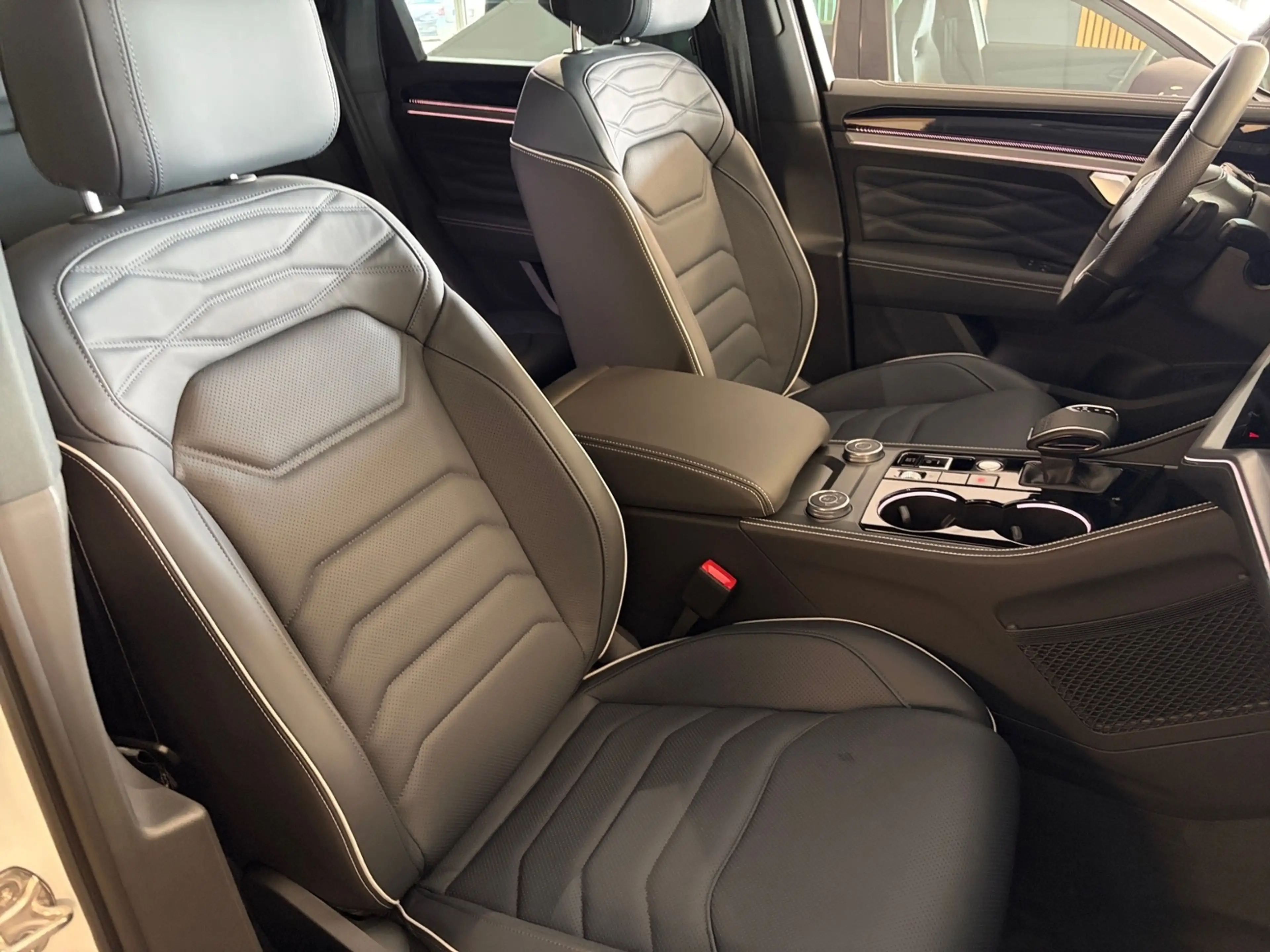 Volkswagen Touareg R-Line 3,0 TDI Final Edition — photo 13