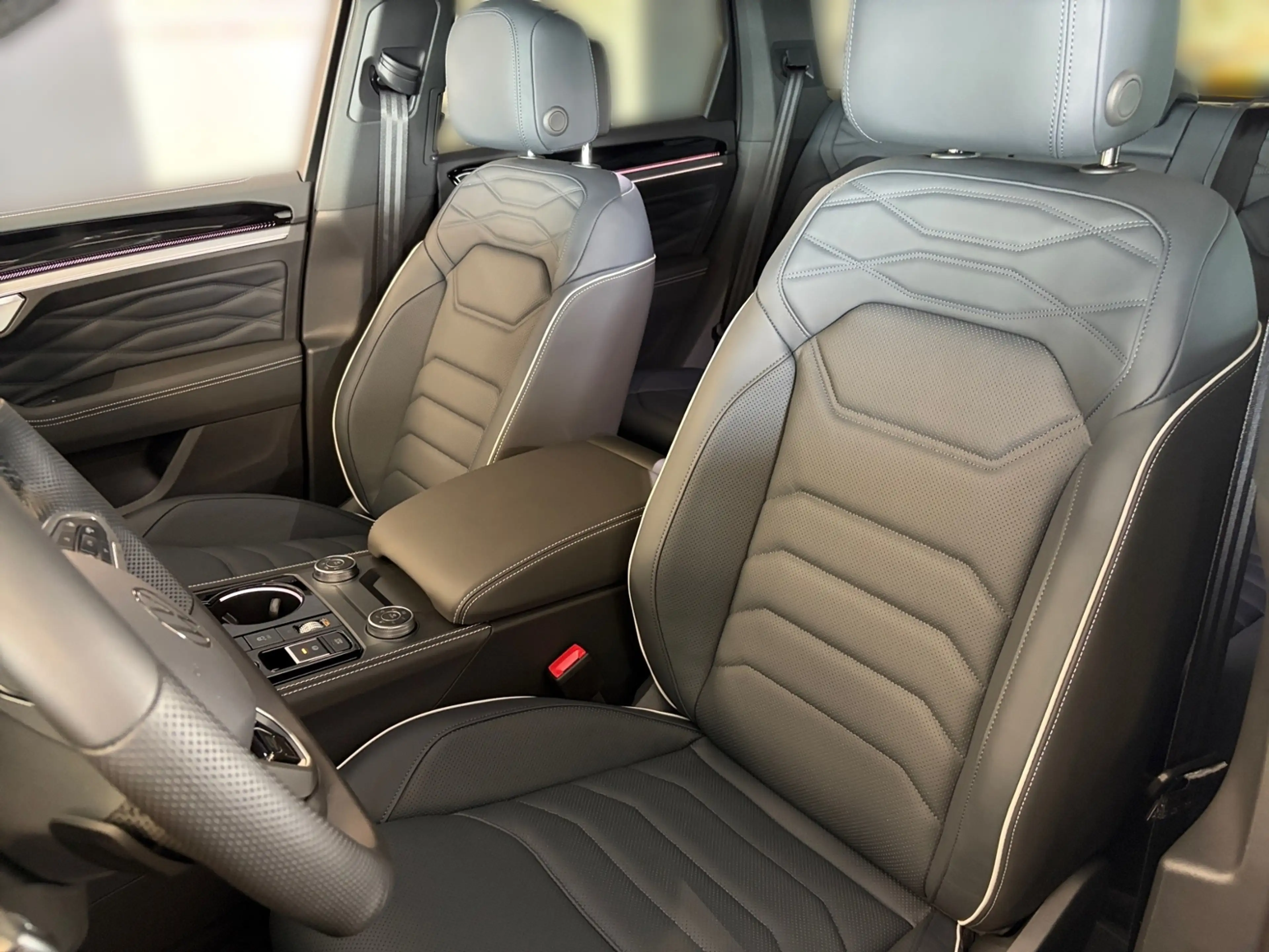 Volkswagen Touareg R-Line 3,0 TDI Final Edition — photo 9