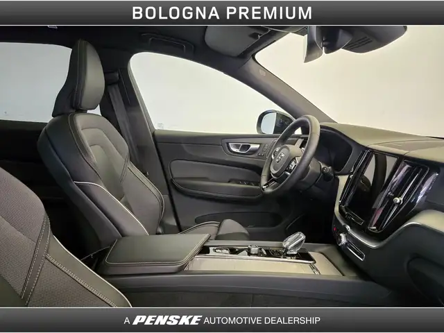 Volvo XC60 view 3