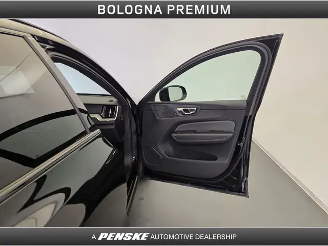 Volvo XC60 view 24