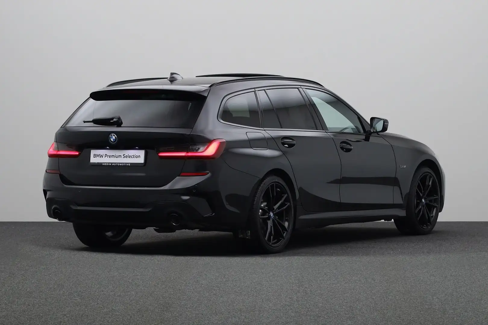 BMW 330 3-serie Touring 330e xDrive High Executive | Activ Zwart - 2