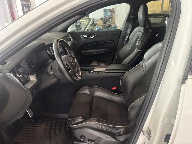 Volvo XC60 view 13