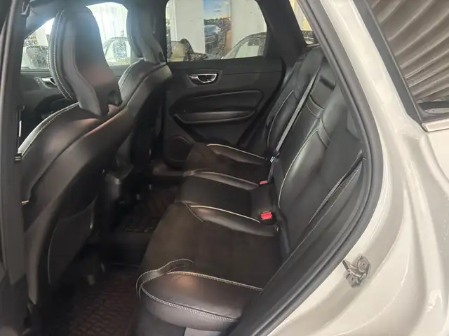 Volvo XC60 view 10