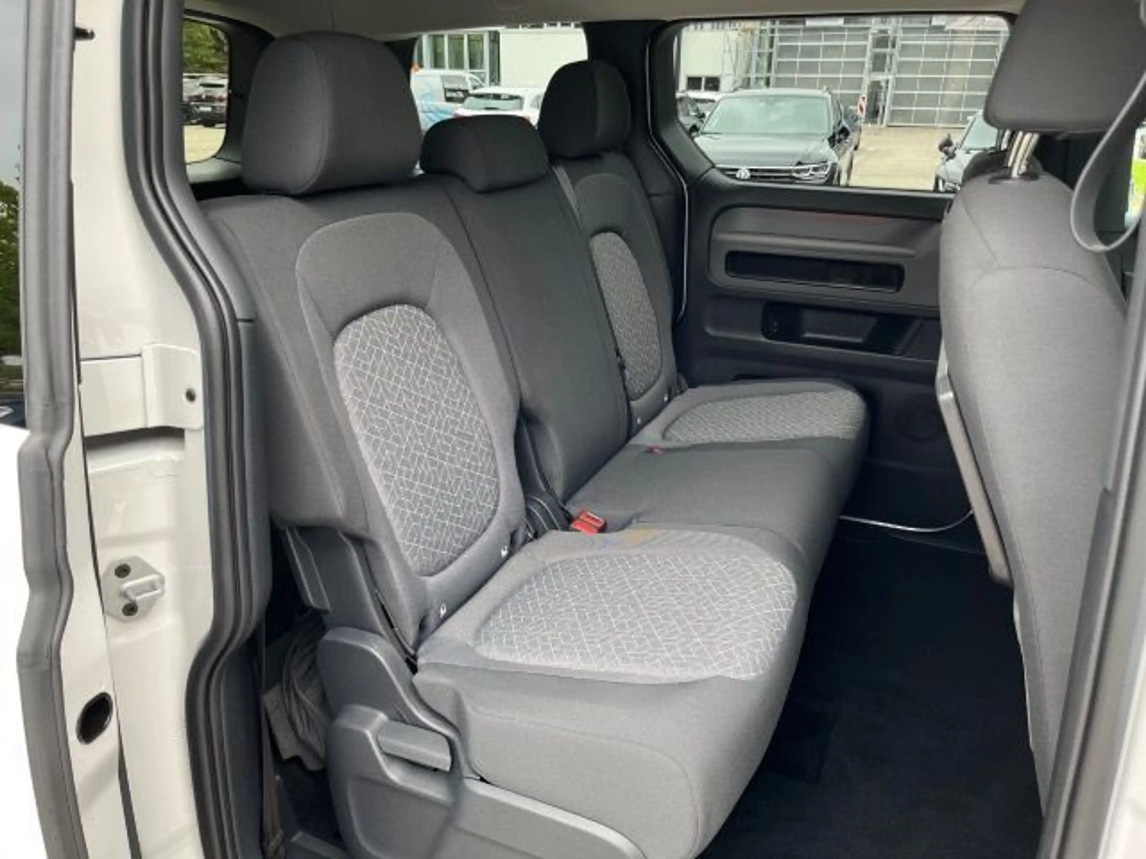 Volkswagen ID. Buzz Pro (AHK+RearView+Navi) Klima Navi Rückfahrkamera — photo 11