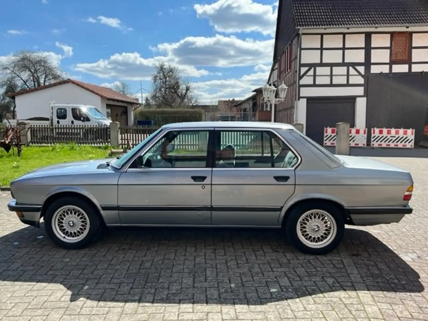 BMW 520 iA E 28 *Automatik-Klimaanlage-BBS-H-Kennzeichen* Blau - 2