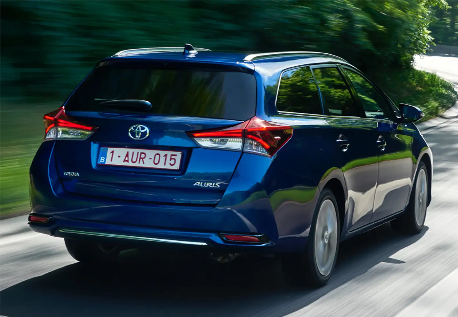 Toyota Auris Touring Sports hybrid 140H Feel! Rojo - 2