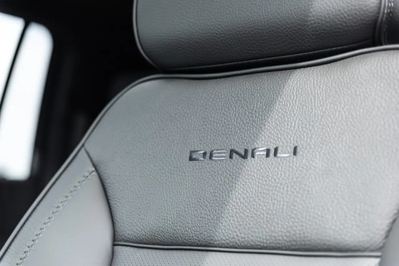 GMC Yukon снимка GMC Yukon
