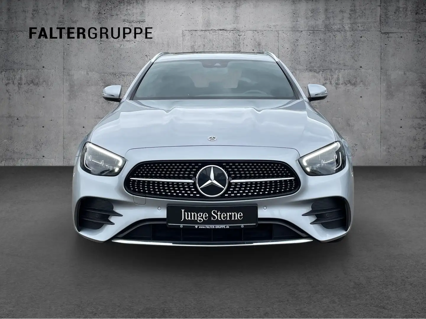 Mercedes-Benz E 220 E 220d T AMG+AHK+SCHIEBED+KAMERA+AMBI+EASYP+TOTW Silber - 2