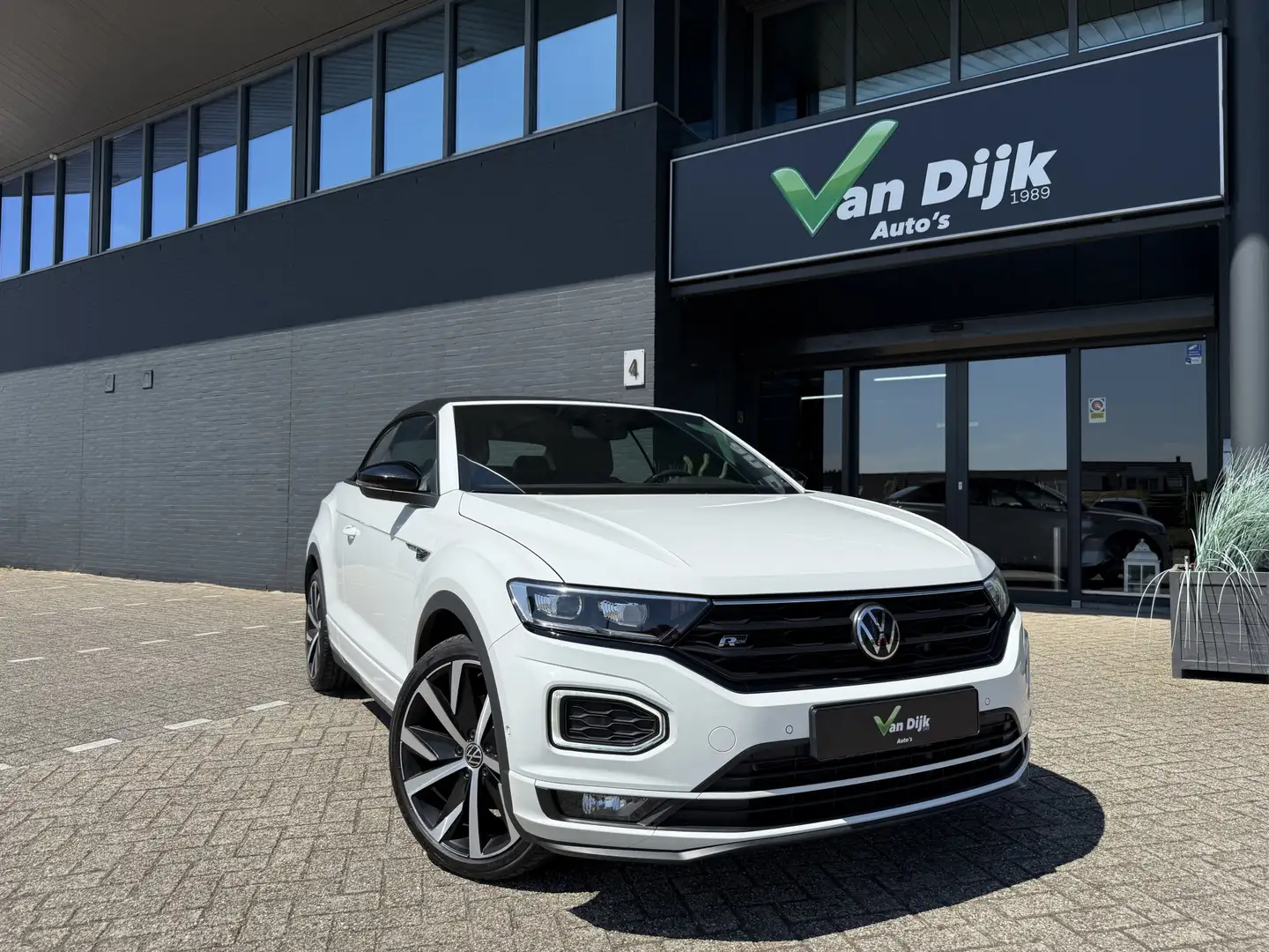 Volkswagen T-Roc Cabrio 1.5 TSI R-Line Navi Camera 19Inch Wit - 2