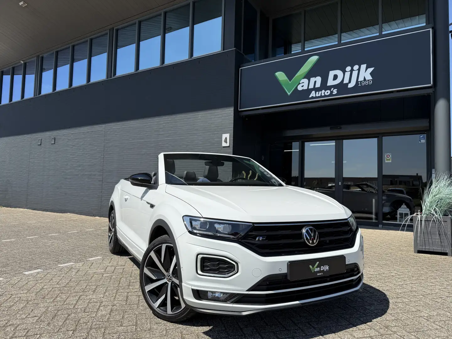 Volkswagen T-Roc Cabrio 1.5 TSI R-Line Navi Camera 19Inch Wit - 1