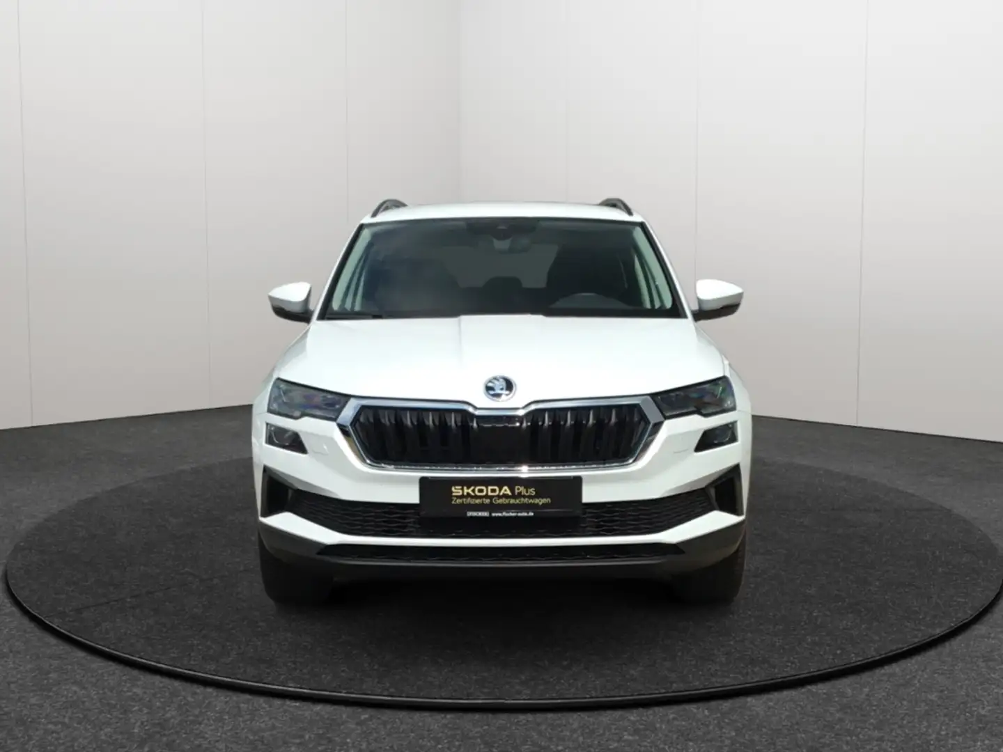 Skoda Karoq 1.5TSI DSG Selection Matrix AHK Navi SHZ Rear View Weiß - 2