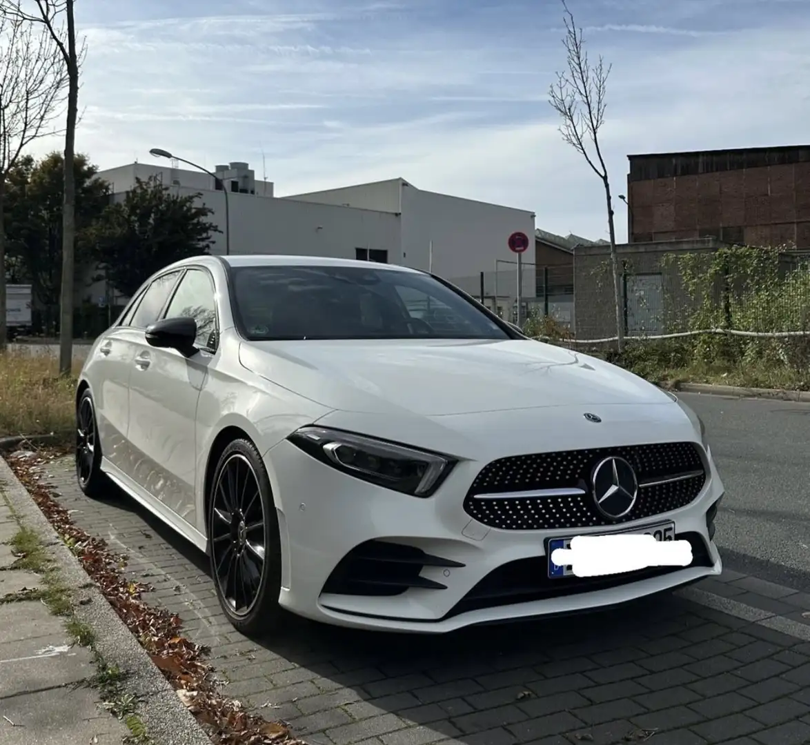 Mercedes-Benz A 220 A 220 7G-DCT AMG Line, Burmester, Night, Multibeam Weiß - 1