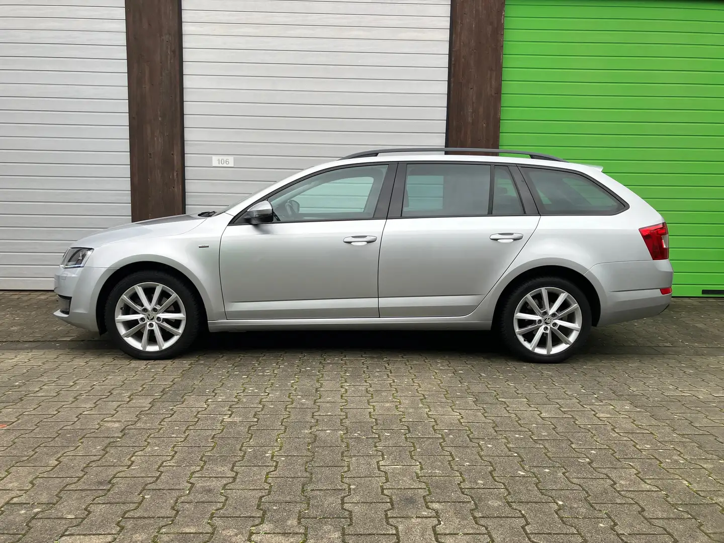Skoda Octavia Joy*Mod.2017*2.HAND*XENON*SHZ*PDC*17 Zoll ALU*TOP* Silber - 2