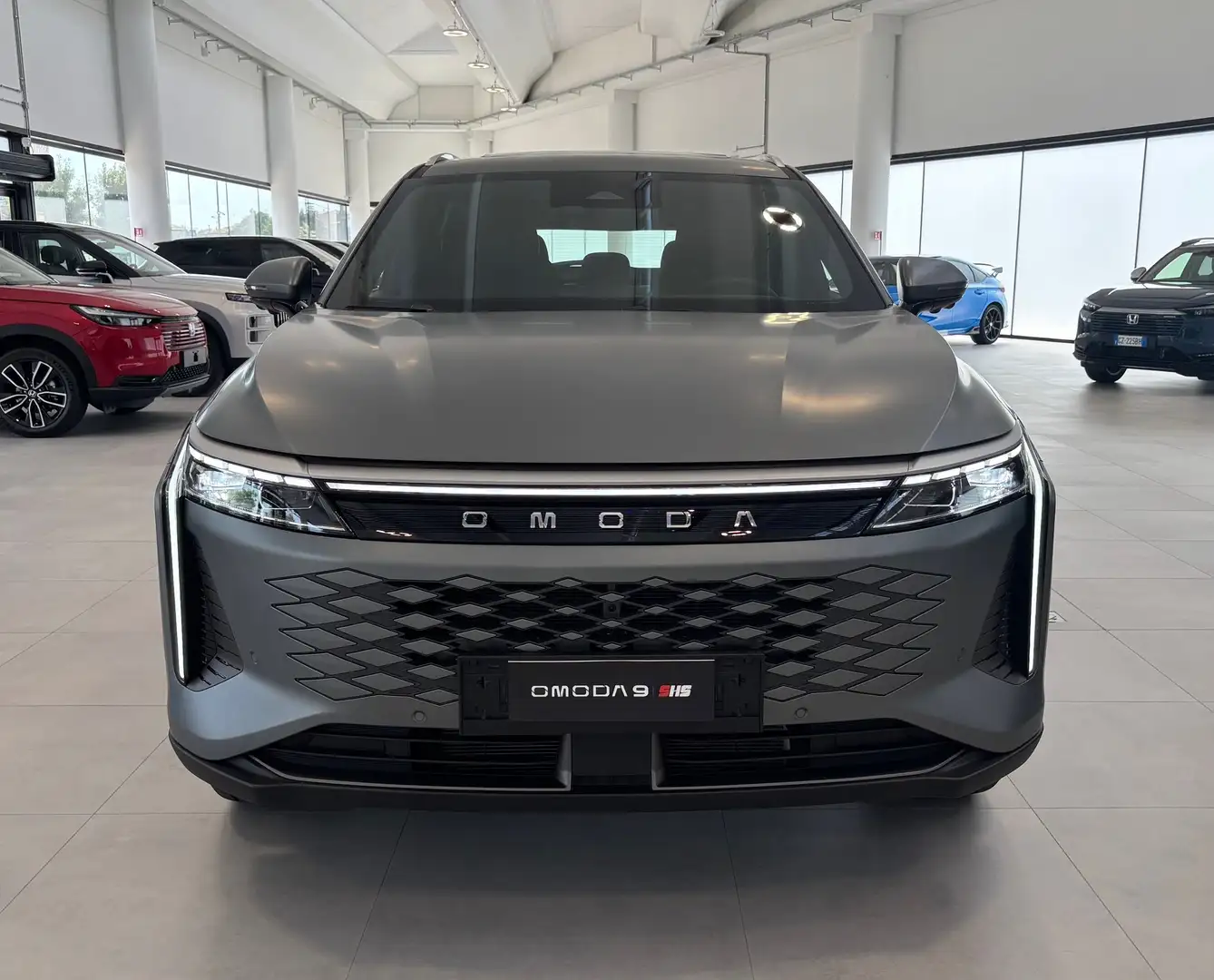 Omoda 9 1.5 SUPER HYBRID PREMIUM AWD Сірий - 2