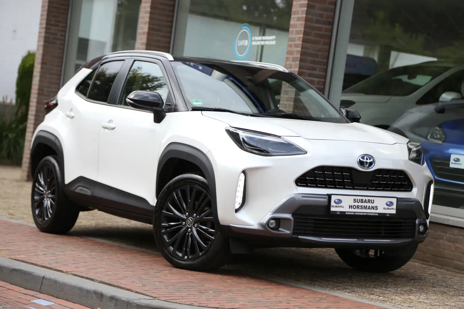 Toyota Yaris Cross 1.5 Hybrid Adventure Bi-Tone Navi JBL LED Camera A Wit - 1