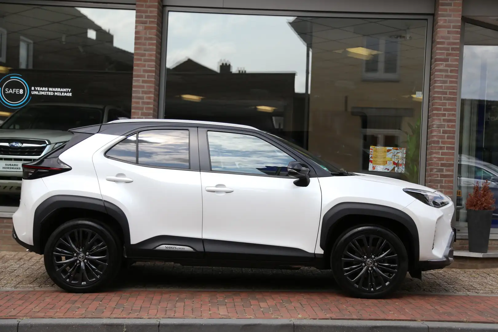 Toyota Yaris Cross 1.5 Hybrid Adventure Bi-Tone Navi JBL LED Camera A Wit - 2