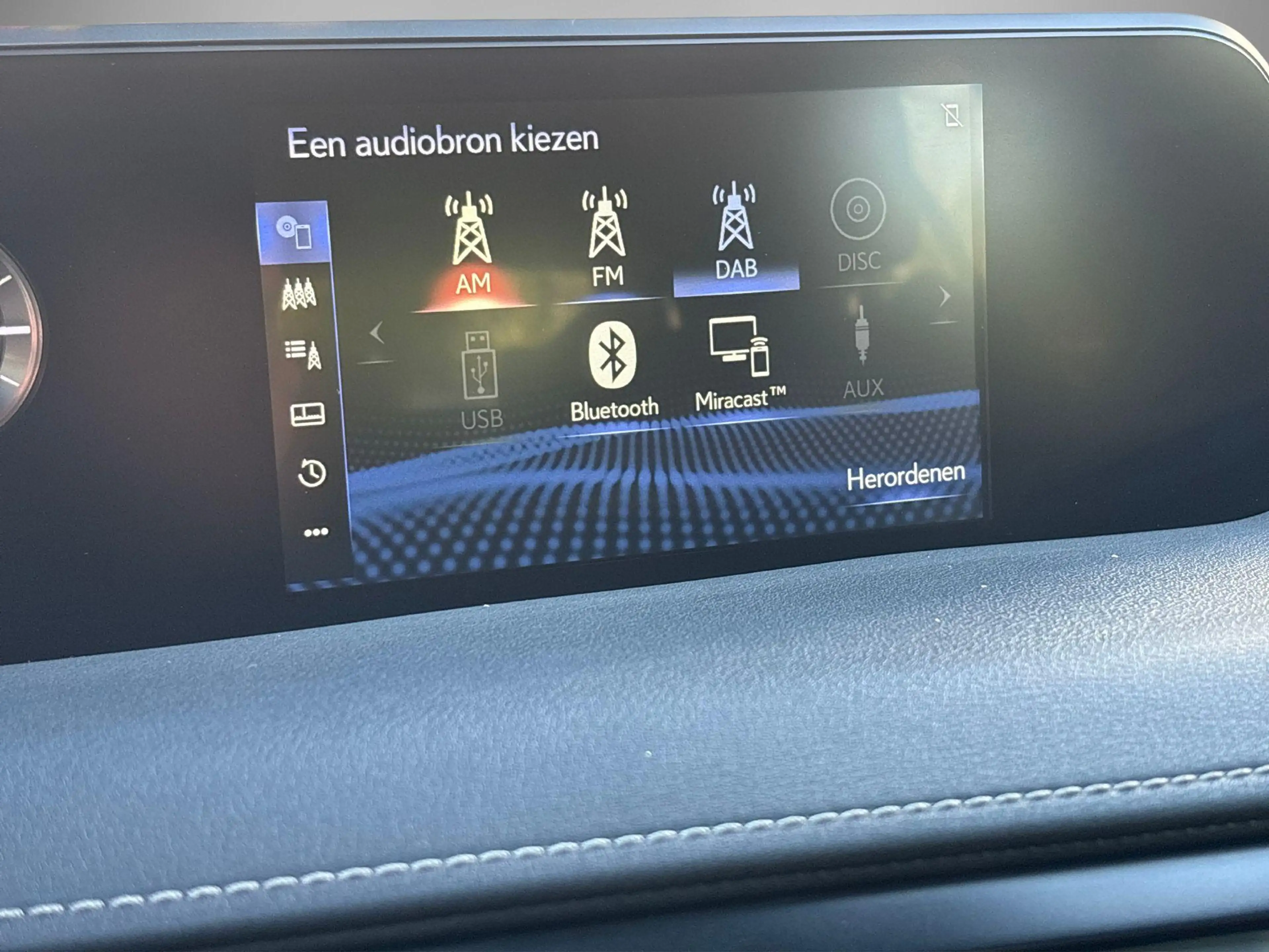 Lexus UX 250h Luxury Line — photo 15