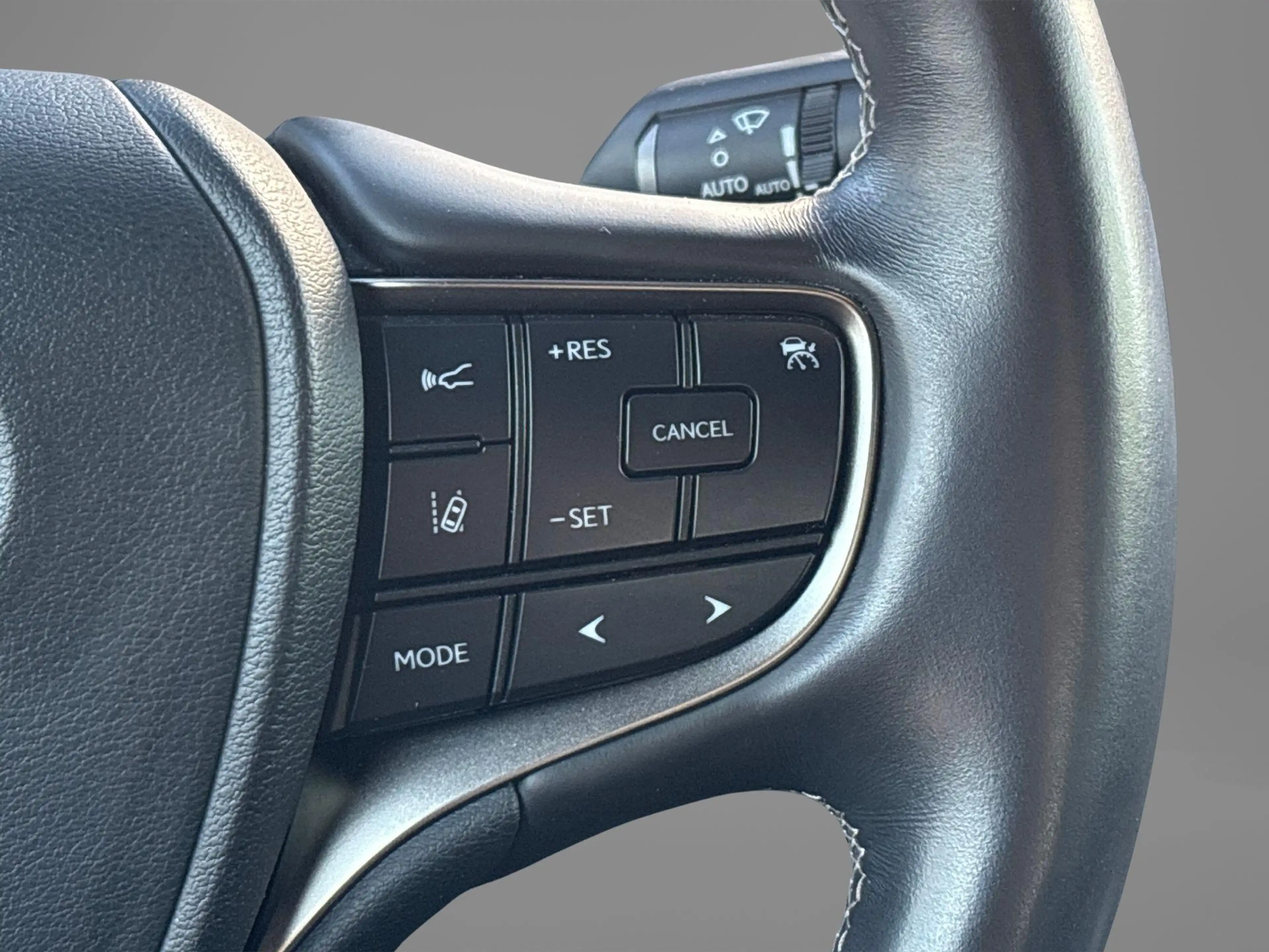 Lexus UX 250h Luxury Line — photo 14