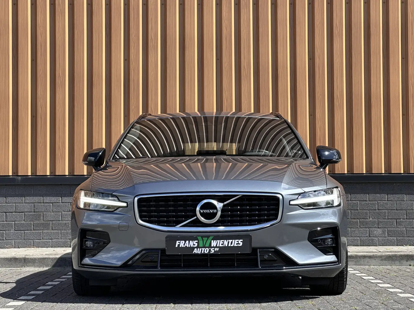 Volvo V60 2.0 D4 R-Design | Adaptive Cruise Control | Parkee Szürke - 2