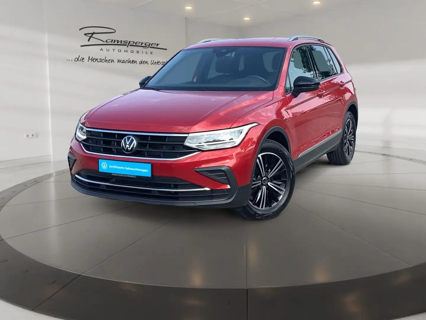 Volkswagen Tiguan 1.5 TSI DSG Active AHK ACC LED Navi Kamer Rot - 2