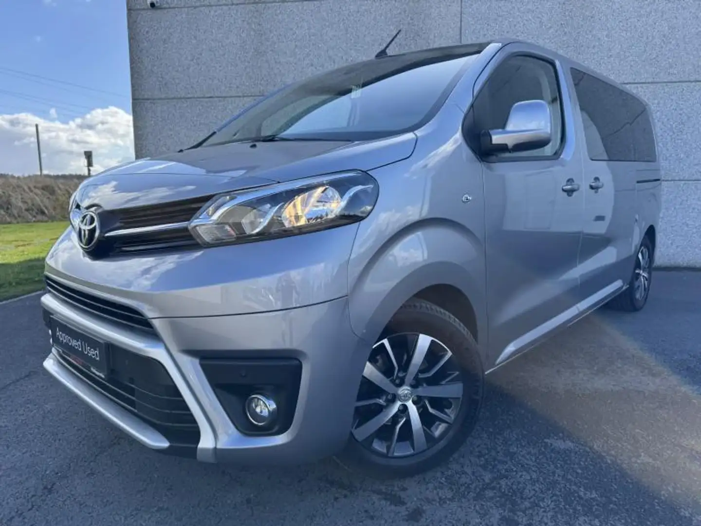 Toyota Verso MEDIUM 2.0D 180hp AT MPV Plateado - 2