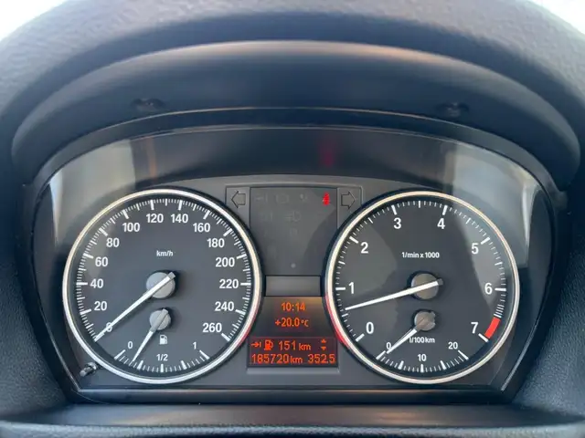 BMW 3 Series view 14