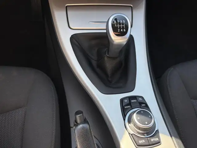 BMW 3 Series view 13